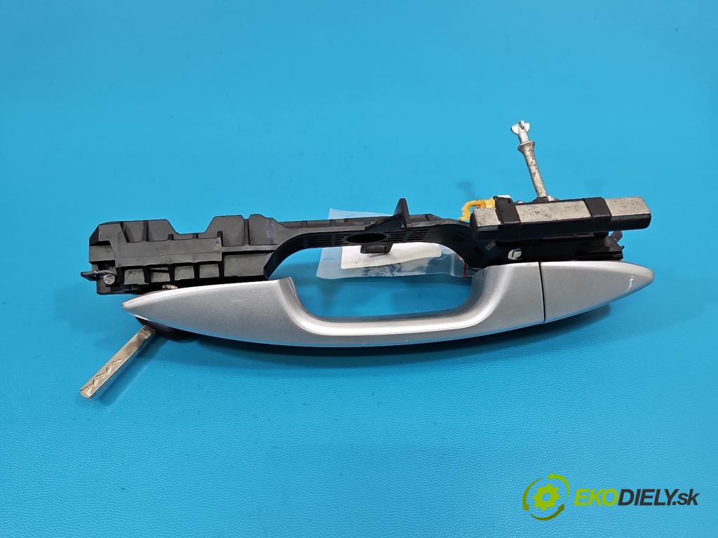 Toyota Corolla E16/E18  2013-2019 1.3 16V 99 HP manual 73 kW 1329 cm3 4- rukoväť predné ľavé mimo:  (Kľučka dverí vonkajšia predná ľavá)
