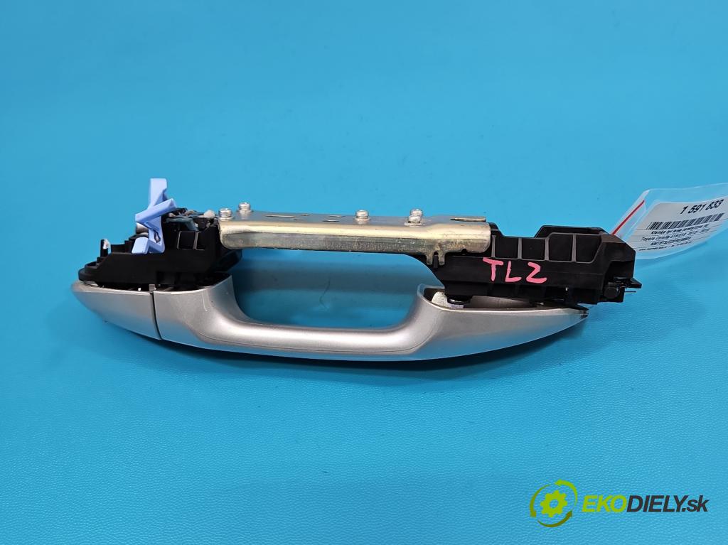 Toyota Corolla E16/E18  2013-2019 1.3 16V 99 HP manual 73 kW 1329 cm3 4- rukoväť zadné ľavé mimo:  (Kľučka dverí ostatné)