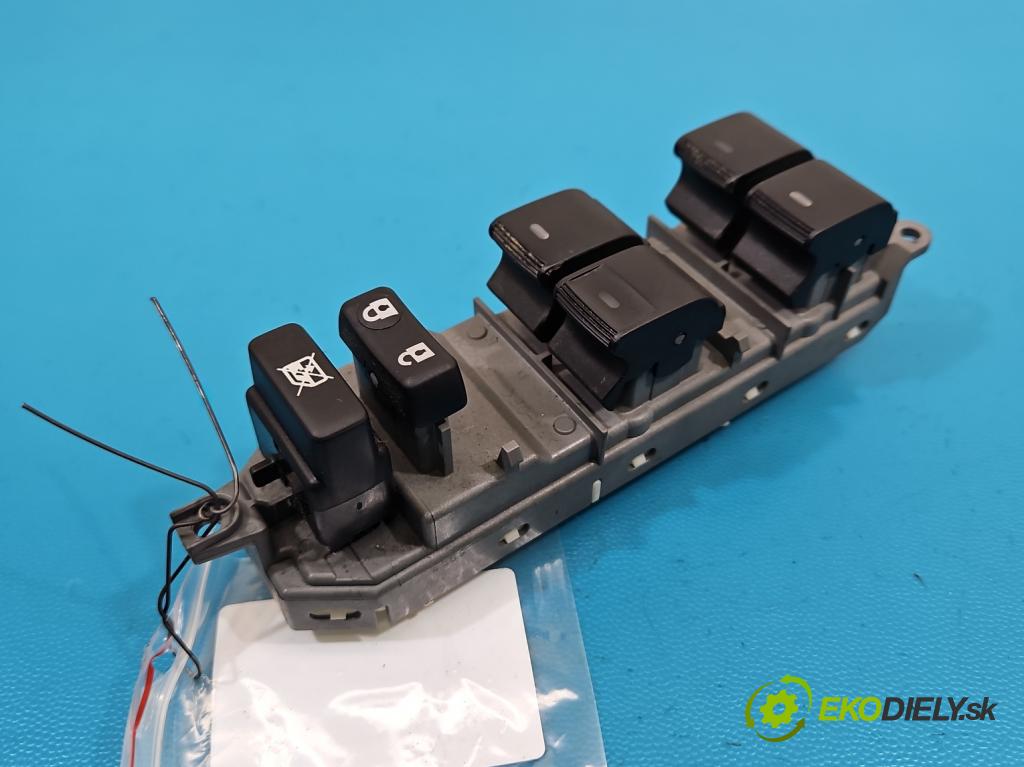 Toyota Corolla E16/E18  2013-2019 1.3 16V 99 hp manual 73 kW 1329 cm3 4- Přepínač oken zpětných zrcátek 