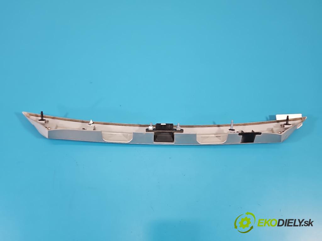 Toyota Corolla E16/E18  2013-2019 1.3 16V 99 hp manual 73 kW 1329 cm3 4- klika kufrových dveří zadní 76811-02E60