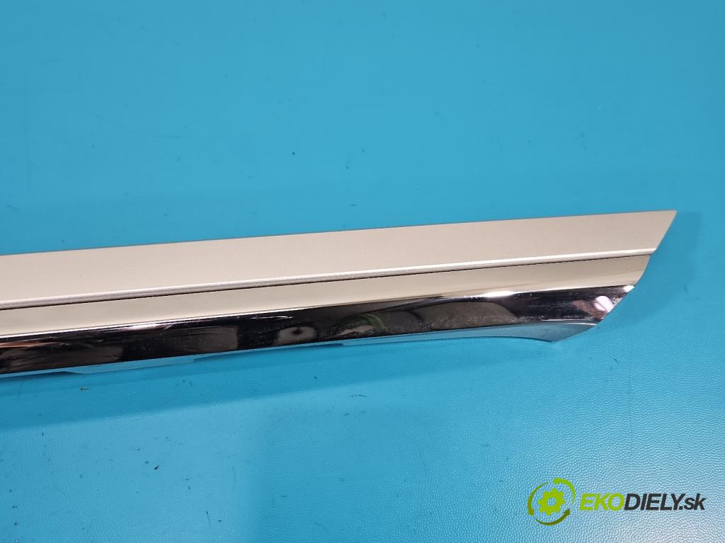 Toyota Corolla E16/E18  2013-2019 1.3 16V 99 hp manual 73 kW 1329 cm3 4- klika kufrových dveří zadní 76811-02E60