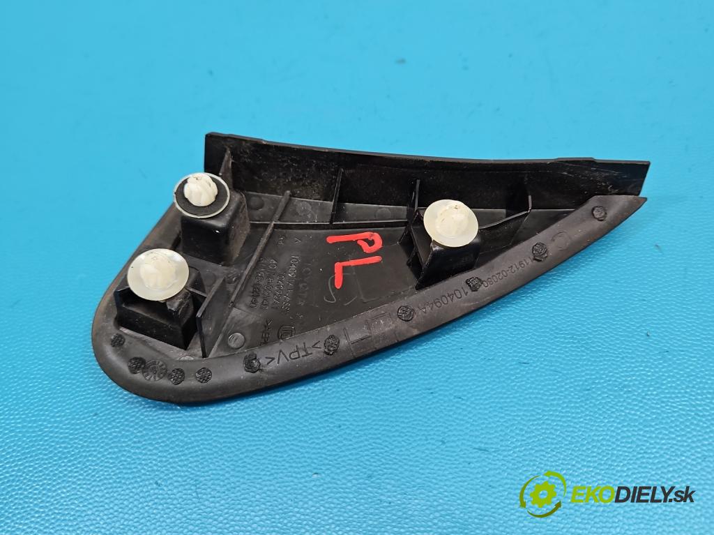 Toyota Corolla E16/E18  2013-2019 1.3 16V 99 HP manual 73 kW 1329 cm3 4- lišta blatník predné ľavé 104091A1