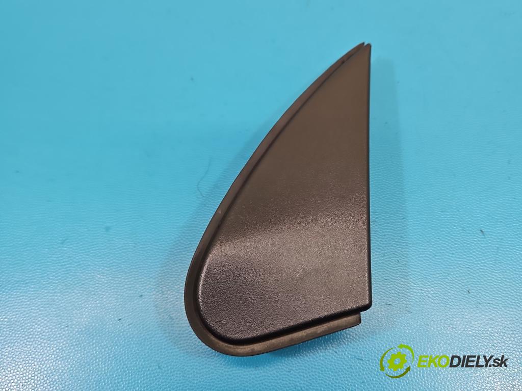 Toyota Corolla E16/E18  2013-2019 1.3 16V 99 HP manual 73 kW 1329 cm3 4- lišta blatník predné ľavé 104091A1