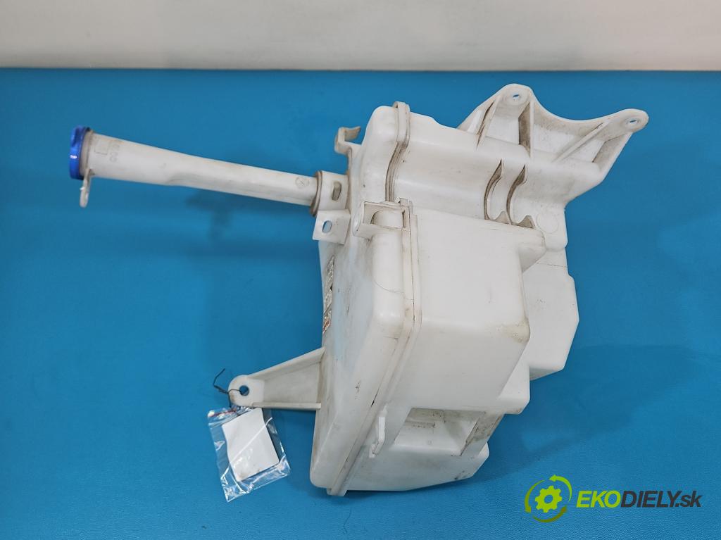 Toyota Corolla E16/E18  2013-2019 1.3 16V 99 HP manual 73 kW 1329 cm3 4- nádržka tekutina: ostrekovačov