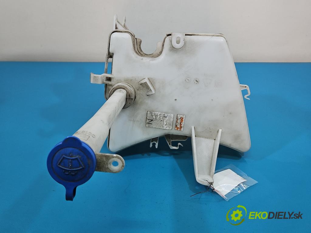 Toyota Corolla E16/E18  2013-2019 1.3 16V 99 HP manual 73 kW 1329 cm3 4- nádržka tekutina: ostrekovačov