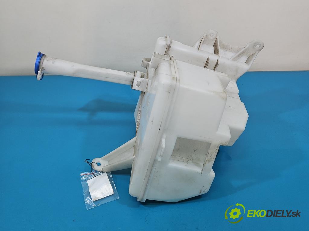 Toyota Corolla E16/E18  2013-2019 1.3 16V 99 HP manual 73 kW 1329 cm3 4- nádržka tekutina: ostrekovačov