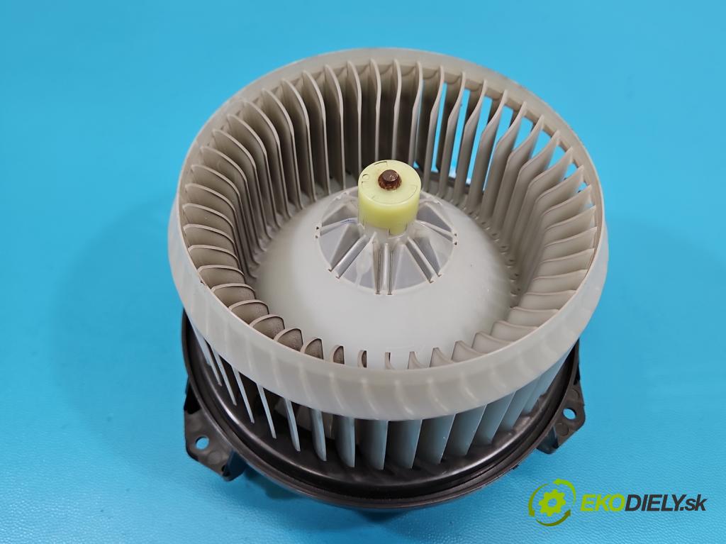 Toyota Corolla E16/E18 2013-2019 1.3 16V 99 HP manual 73 kW 1329 cm3 4- ventilátor vzduchu AV272700-5152