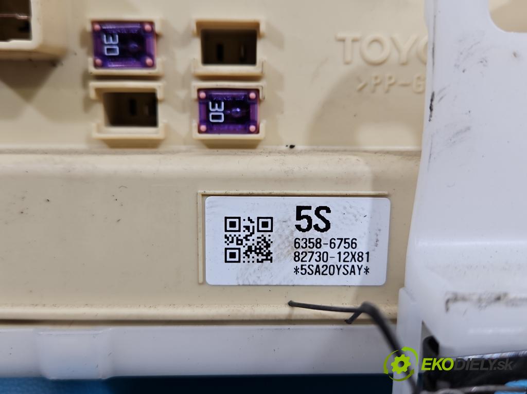 Toyota Corolla E16/E18  2013-2019 1.3 16V 99 HP manual 73 kW 1329 cm3 4- skrinka poistka 6358-6756 (Poistková skrinka)
