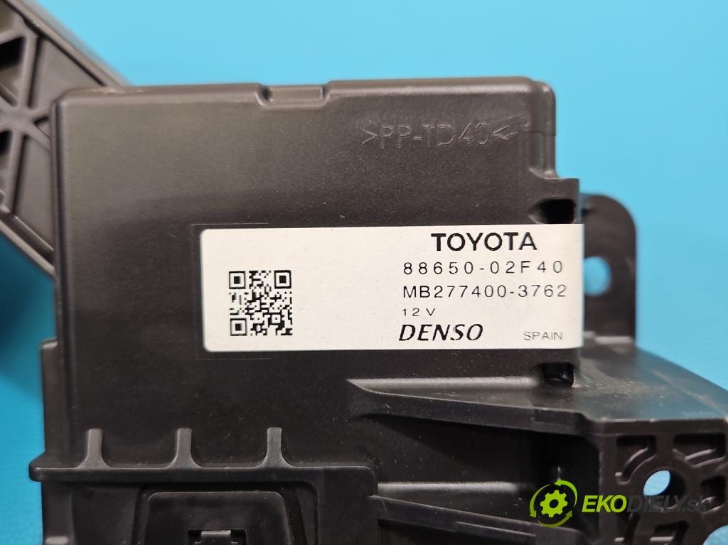 Toyota Corolla E16/E18  2013-2019 1.3 16V 99 HP manual 73 kW 1329 cm3 4- riadiaca jednotka ostatné 88650-02F40