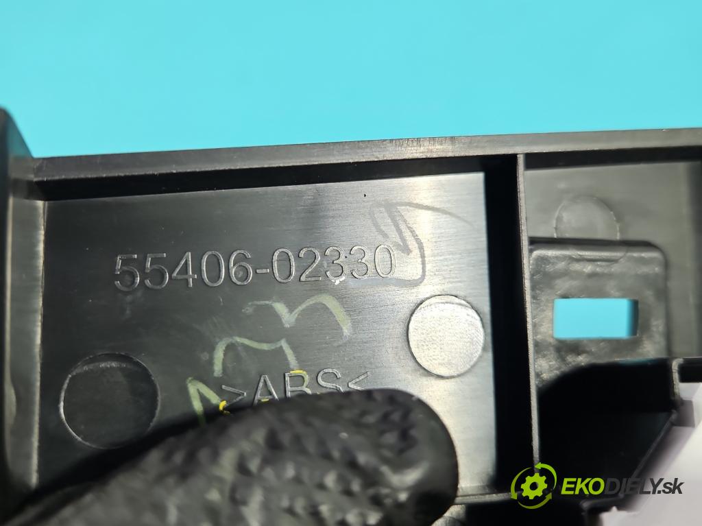 Toyota Corolla E16/E18  2013-2019 1.3 16V 99 HP manual 73 kW 1329 cm3 4- panel kúrenia 55406-02330