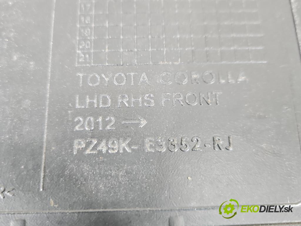 Toyota Corolla E16/E18 2013-2019 1.3 16V 99 HP manual 73 kW 1329 cm3 4- Koberce: PZ49K-E3352-RJ