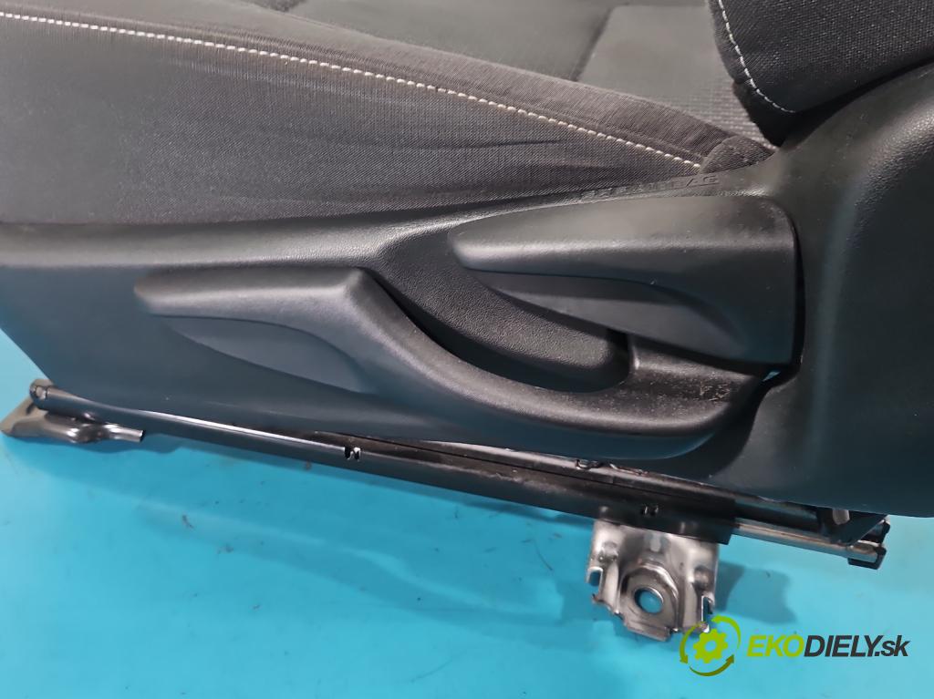 Toyota Corolla E16/E18  2013-2019 1.3 16V 99 HP manual 73 kW 1329 cm3 4- Sedačka ľavý  (Sedadlo)
