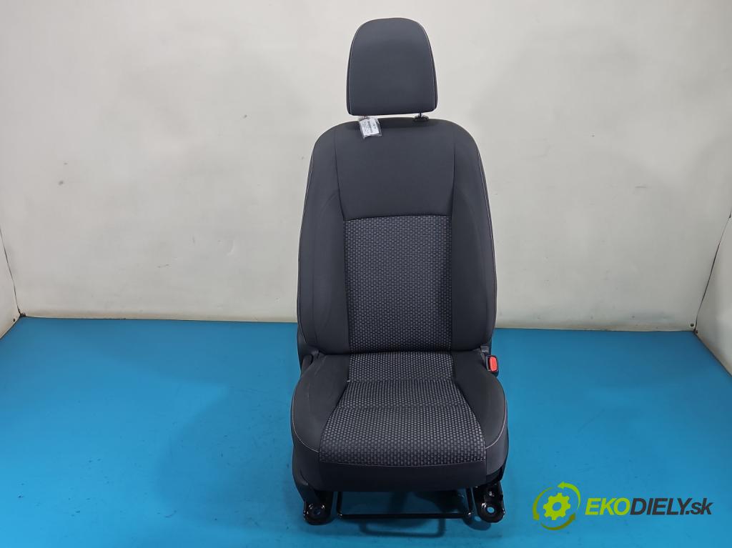 Toyota Corolla E16/E18  2013-2019 1.3 16V 99 HP manual 73 kW 1329 cm3 4- Sedačka pravý  (Sedadlo)