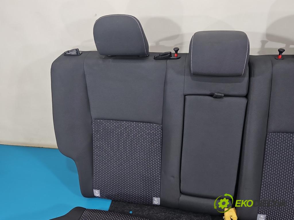 Toyota Corolla E16/E18  2013-2019 1.3 16V 99 HP manual 73 kW 1329 cm3 4- Pohovka: zadné  (Sedadlo)