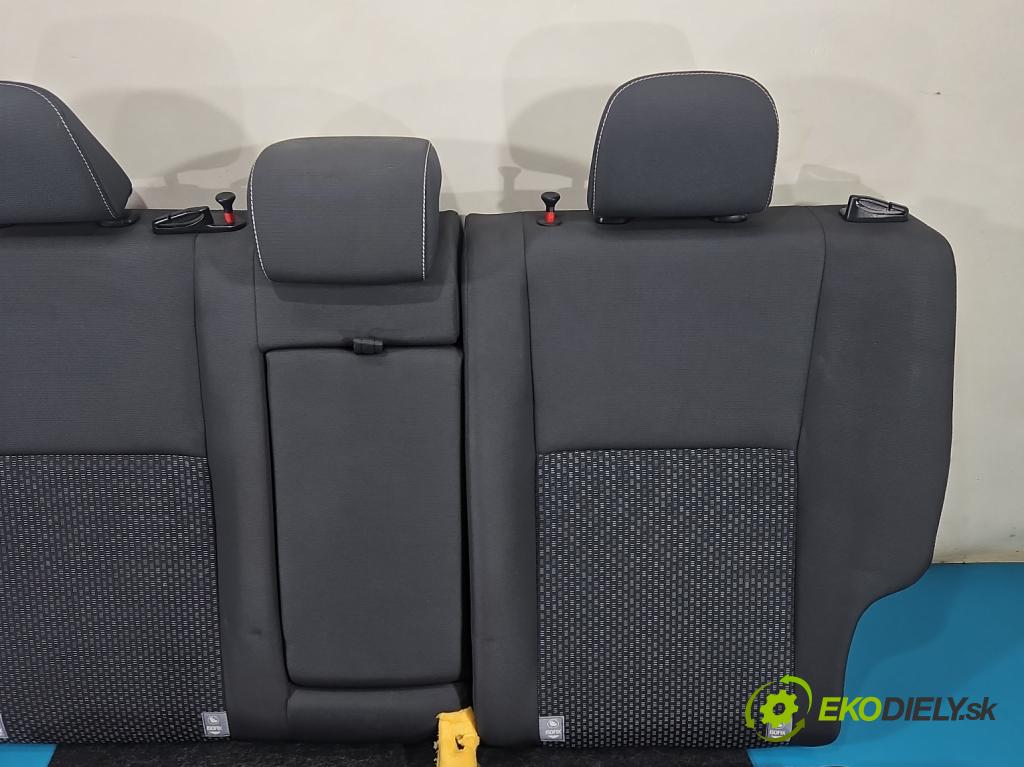 Toyota Corolla E16/E18  2013-2019 1.3 16V 99 HP manual 73 kW 1329 cm3 4- Pohovka: zadné  (Sedadlo)