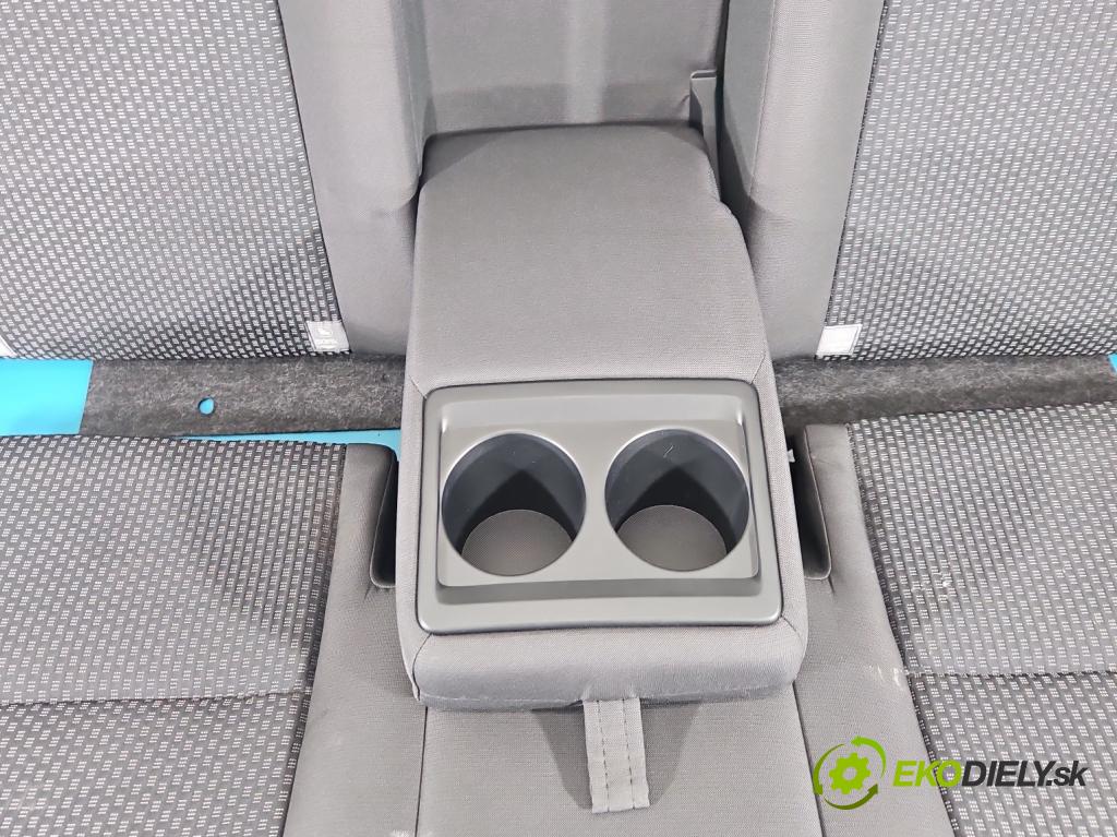 Toyota Corolla E16/E18  2013-2019 1.3 16V 99 HP manual 73 kW 1329 cm3 4- Pohovka: zadné  (Sedadlo)