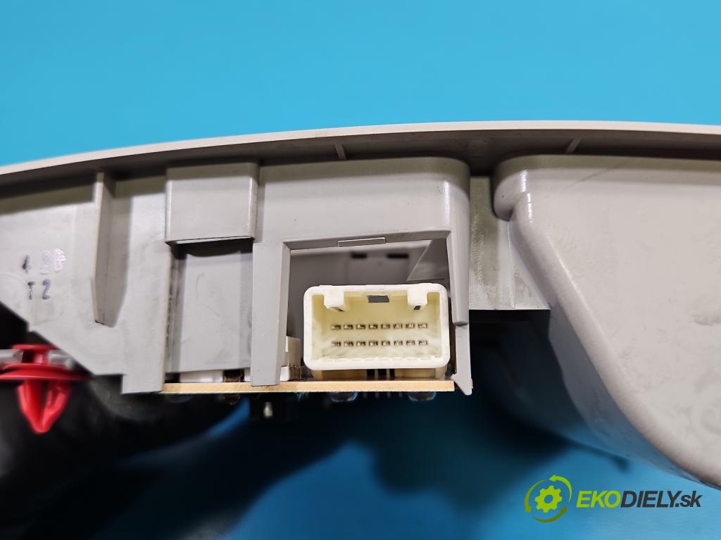 Toyota Corolla E16/E18  2013-2019 1.3 16V 99 HP manual 73 kW 1329 cm3 4- svetlo / reflektor interiéra 81260-02480