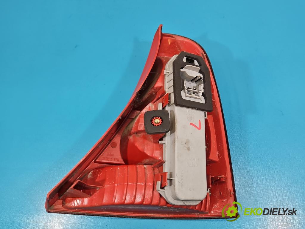 Renault Clio II 1998-2012 1.2 16V 75 HP manual 55 kW 1149 cm3 3- svetlo / reflektor zadné ľavé 8200071413G (Kľučka dverí ostatné)