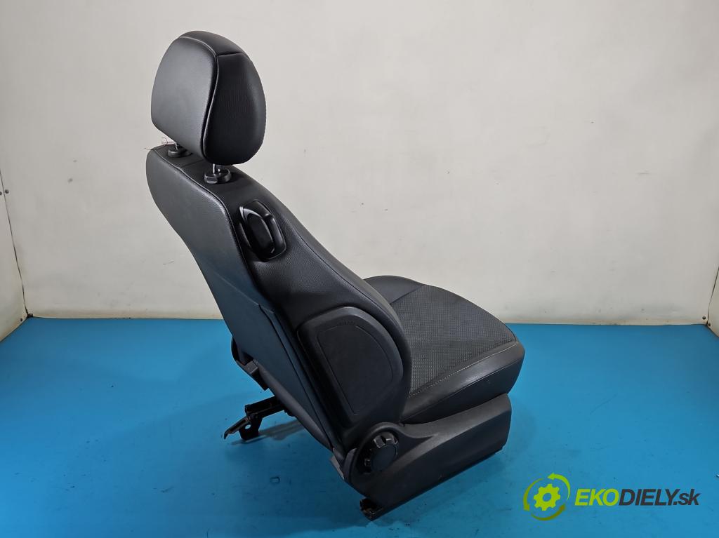 Opel Corsa D 2006-2014 1.4 16V 90 HP manual 66 kW 1364 cm3 3- Sedačka pravý  (Sedadlo)