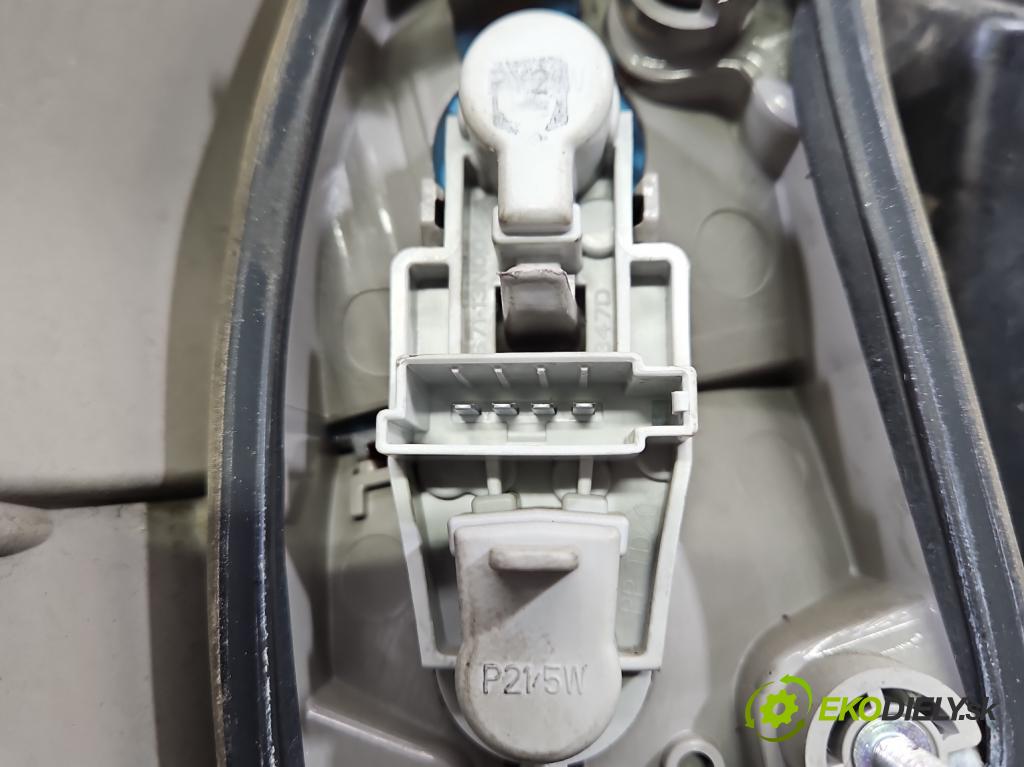 Ford Mondeo Mk4 2007-2014 2.0 EcoBoost: 203KM automatic 149 kW 1999 cm3 5- svetlo / reflektor zadné pravé 7S71-13404-B (Kľučka dverí ostatné)