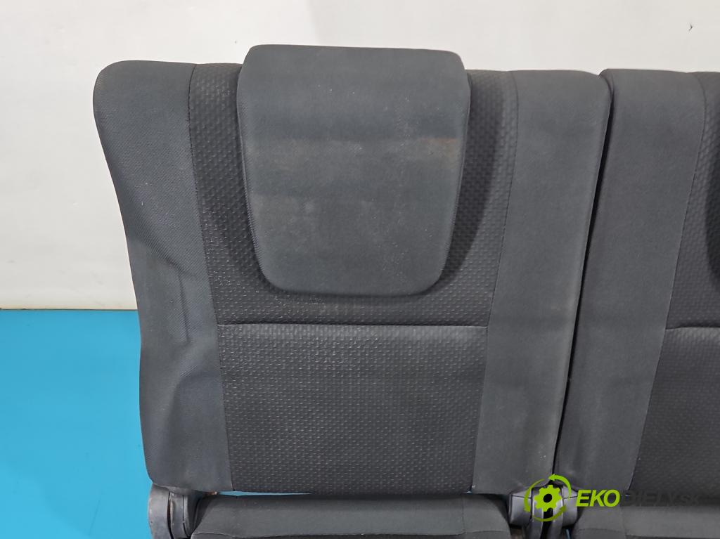 Toyota Corolla Verso II 2004-2009 2.0 D4D 116 HP manual 85 kW 1995 cm3 5- Pohovka: zadné  (Sedadlo)