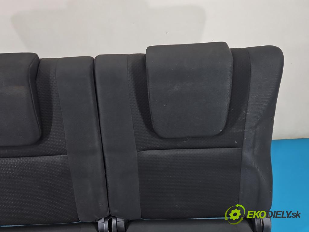 Toyota Corolla Verso II 2004-2009 2.0 D4D 116 HP manual 85 kW 1995 cm3 5- Pohovka: zadné  (Sedadlo)