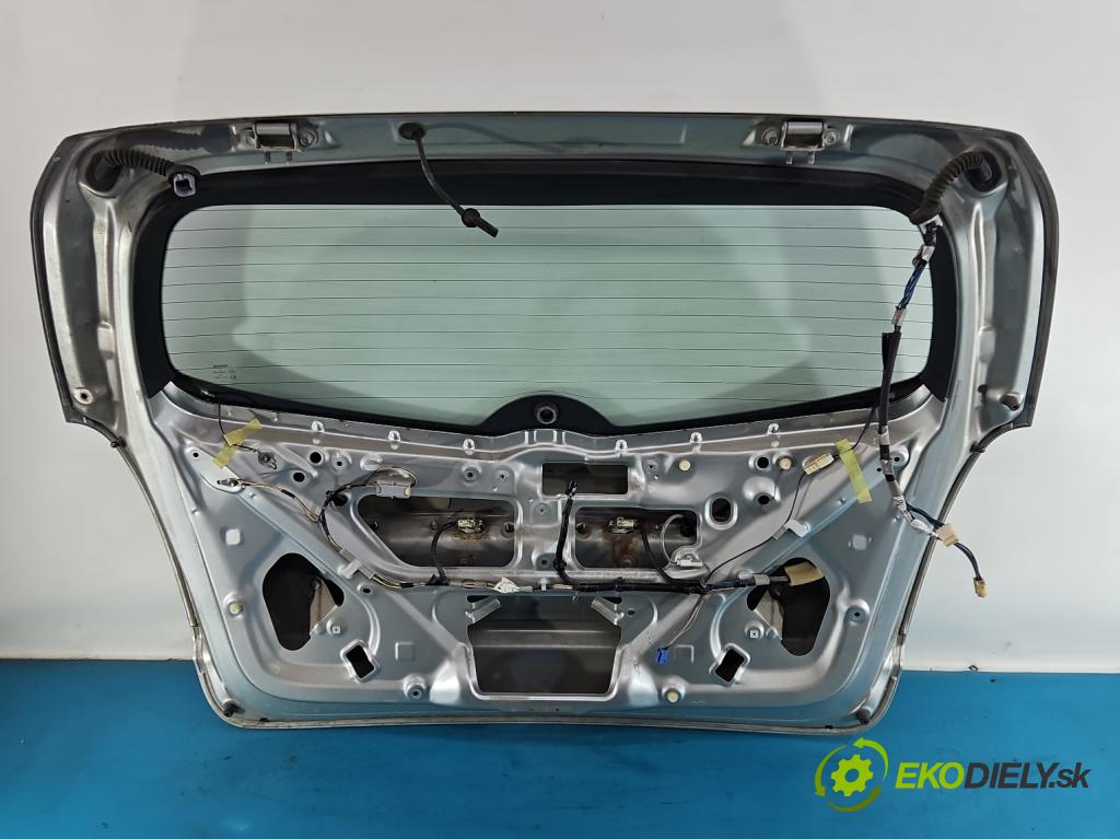 Toyota Corolla Verso II 2004-2009 2.0 D4D 116 HP manual 85 kW 1995 cm3 5- zadna kufor  (Kapota zadná (kufor))