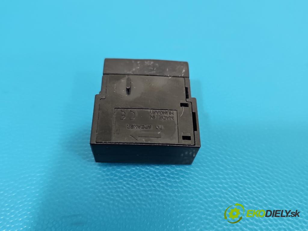 Toyota Corolla E16/E18  2013-2019 1.3 16V 99 HP manual 73 kW 1329 cm3 4- Mikrofon: 86730-02010