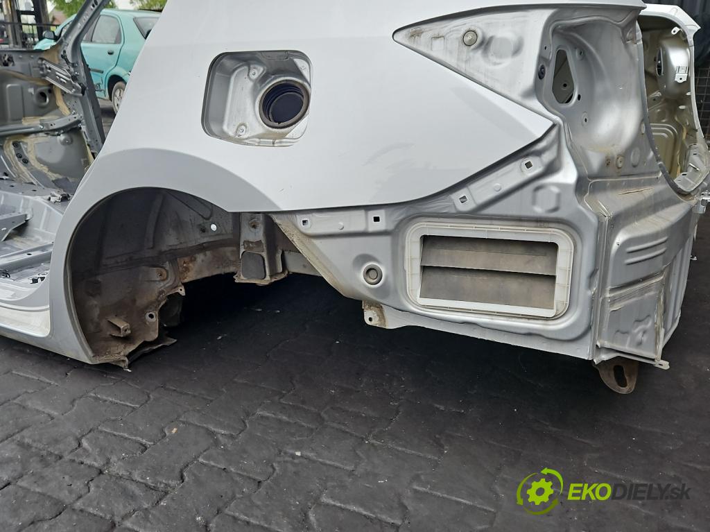 Toyota Corolla E16/E18  2013-2019 1.3 16V 99 HP manual 73 kW 1329 cm3 4- blatník zadné ľavý