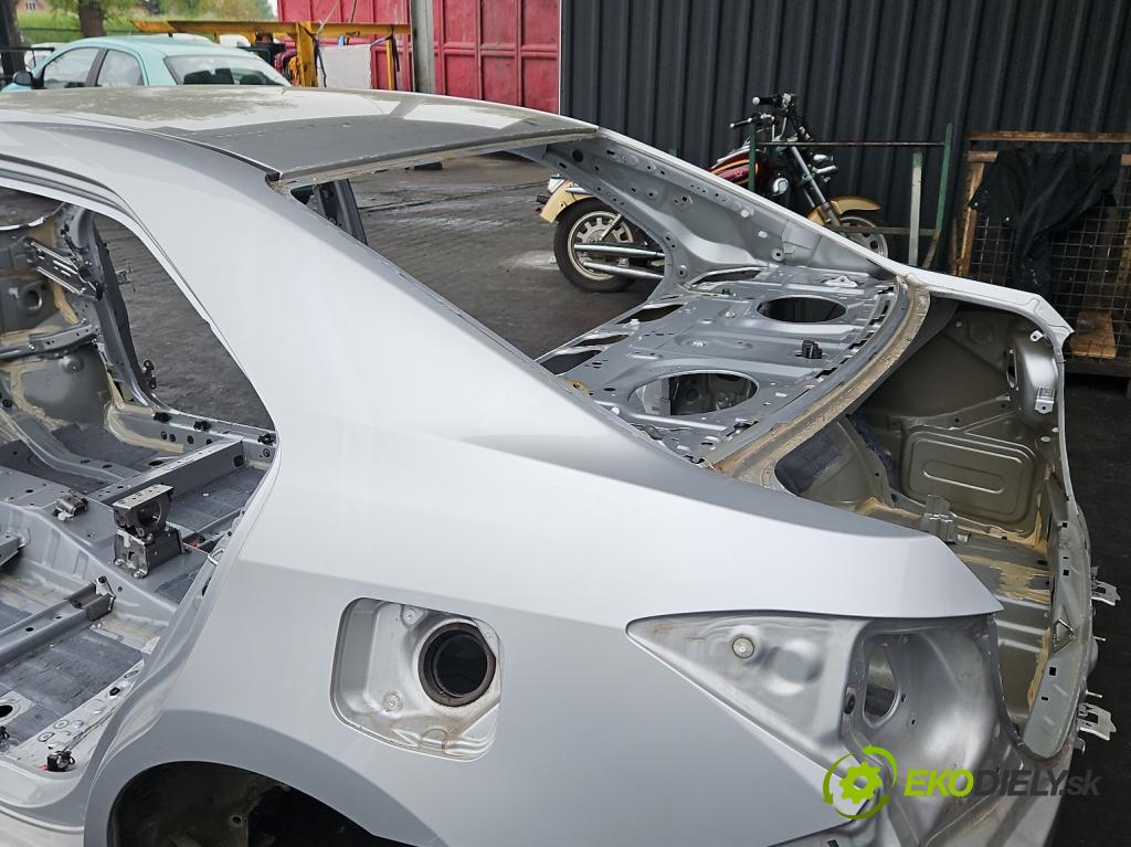Toyota Corolla E16/E18  2013-2019 1.3 16V 99 HP manual 73 kW 1329 cm3 4- blatník zadné ľavý