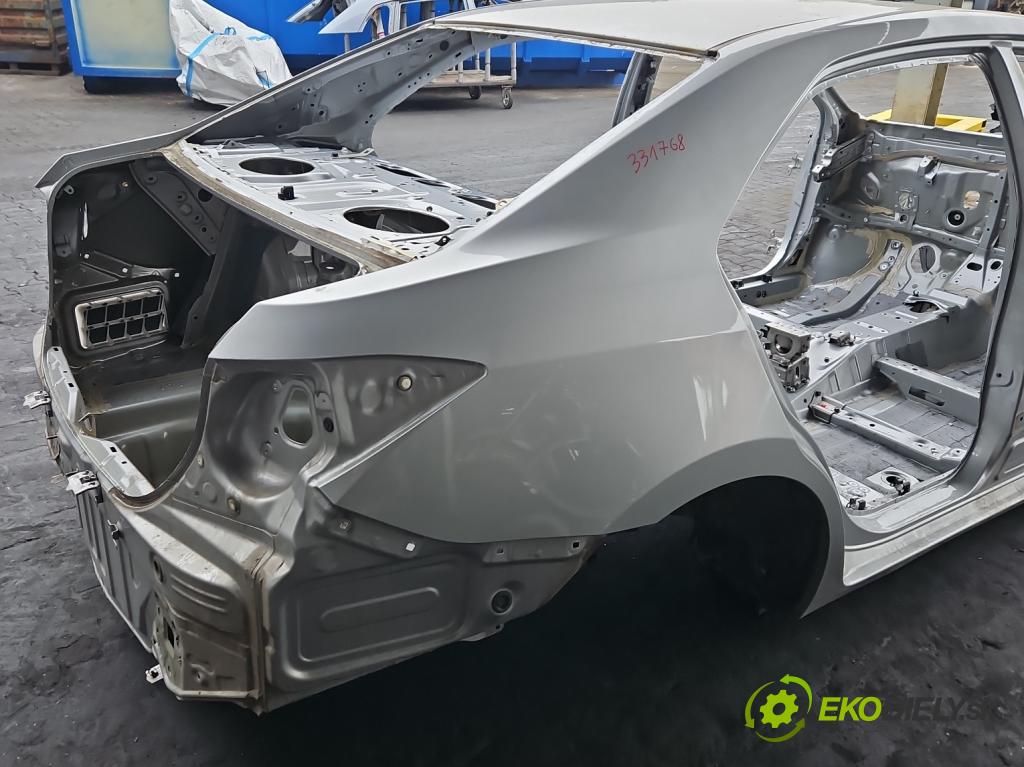 Toyota Corolla E16/E18  2013-2019 1.3 16V 99 HP manual 73 kW 1329 cm3 4- blatník zadné pravý 