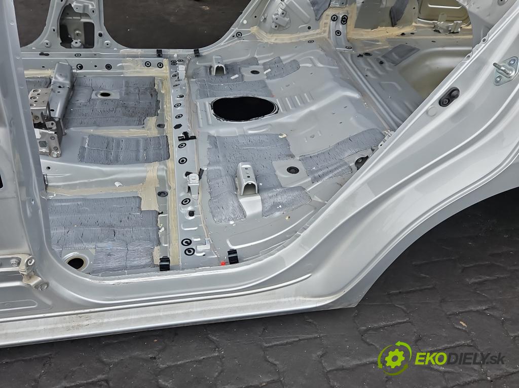Toyota Corolla E16/E18  2013-2019 1.3 16V 99 HP manual 73 kW 1329 cm3 4- Práh: ľavý  (Karoséria ostatné)