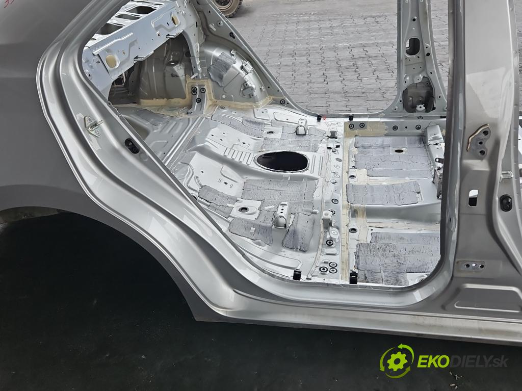 Toyota Corolla E16/E18  2013-2019 1.3 16V 99 HP manual 73 kW 1329 cm3 4- Práh: pravý  (Karoséria ostatné)