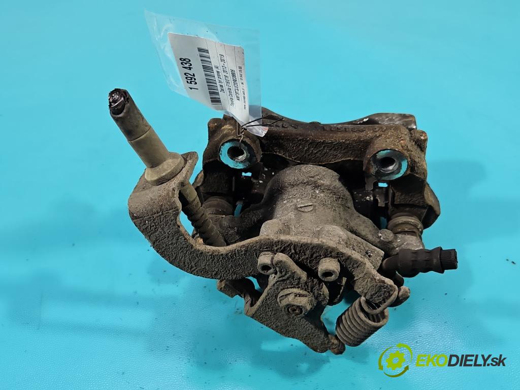 Toyota Corolla E16/E18  2013-2019 1.3 16V 99 HP manual 73 kW 1329 cm3 4- brzdič zadné pravý  (Kľučka dverí ostatné)