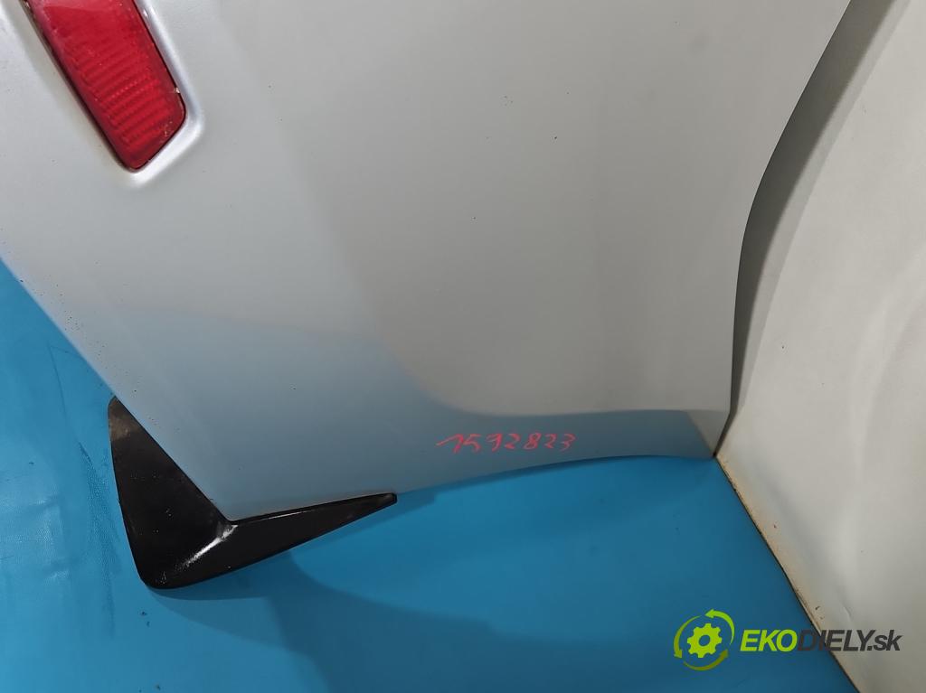 Toyota Corolla E16/E18  2013-2019 1.3 16V 99 HP manual 73 kW 1329 cm3 4- nárazník zadné  (Kľučka dverí ostatné)