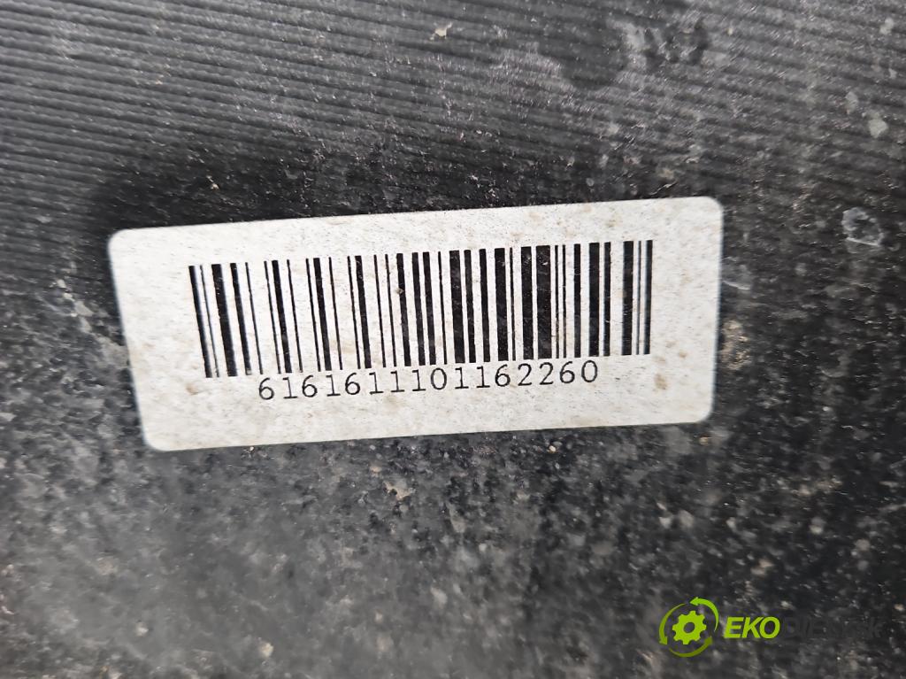 Toyota Corolla E16/E18  2013-2019 1.3 16V 99 HP manual 73 kW 1329 cm3 4- nárazník zadné  (Kľučka dverí ostatné)
