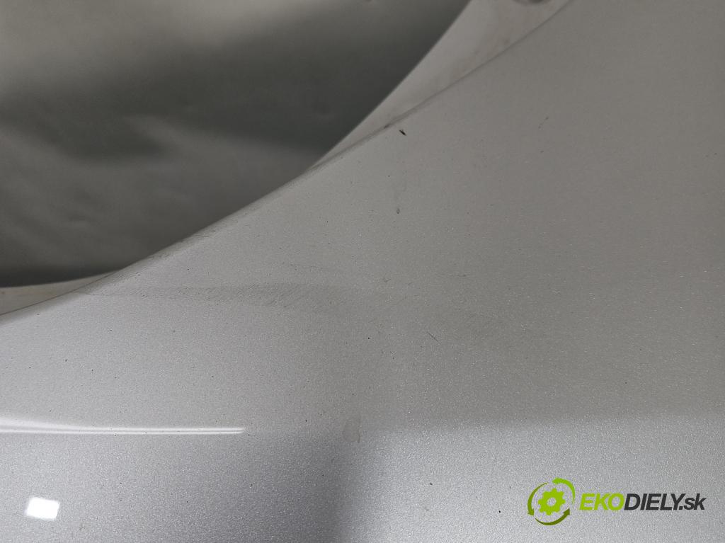 Toyota Corolla E16/E18  2013-2019 1.3 16V 99 HP manual 73 kW 1329 cm3 4- nárazník zadné  (Kľučka dverí ostatné)
