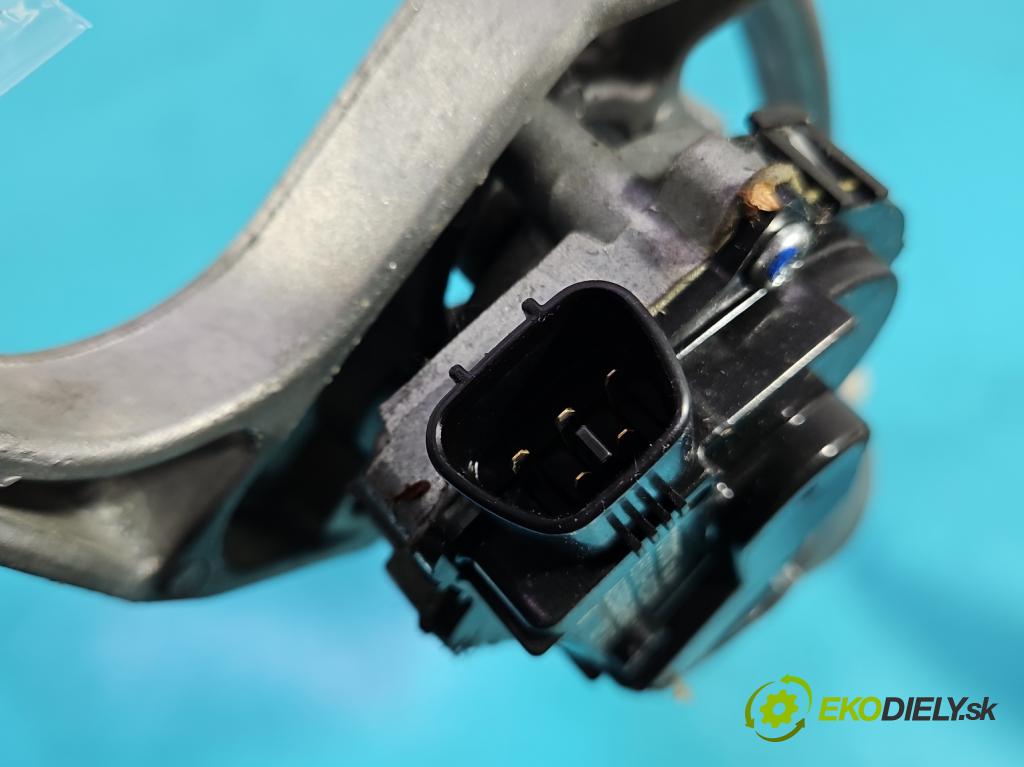 Toyota Corolla E16/E18  2013-2019 1.3 16V 99 HP manual 73 kW 1329 cm3 4- motor stieračov predné 85110-02340