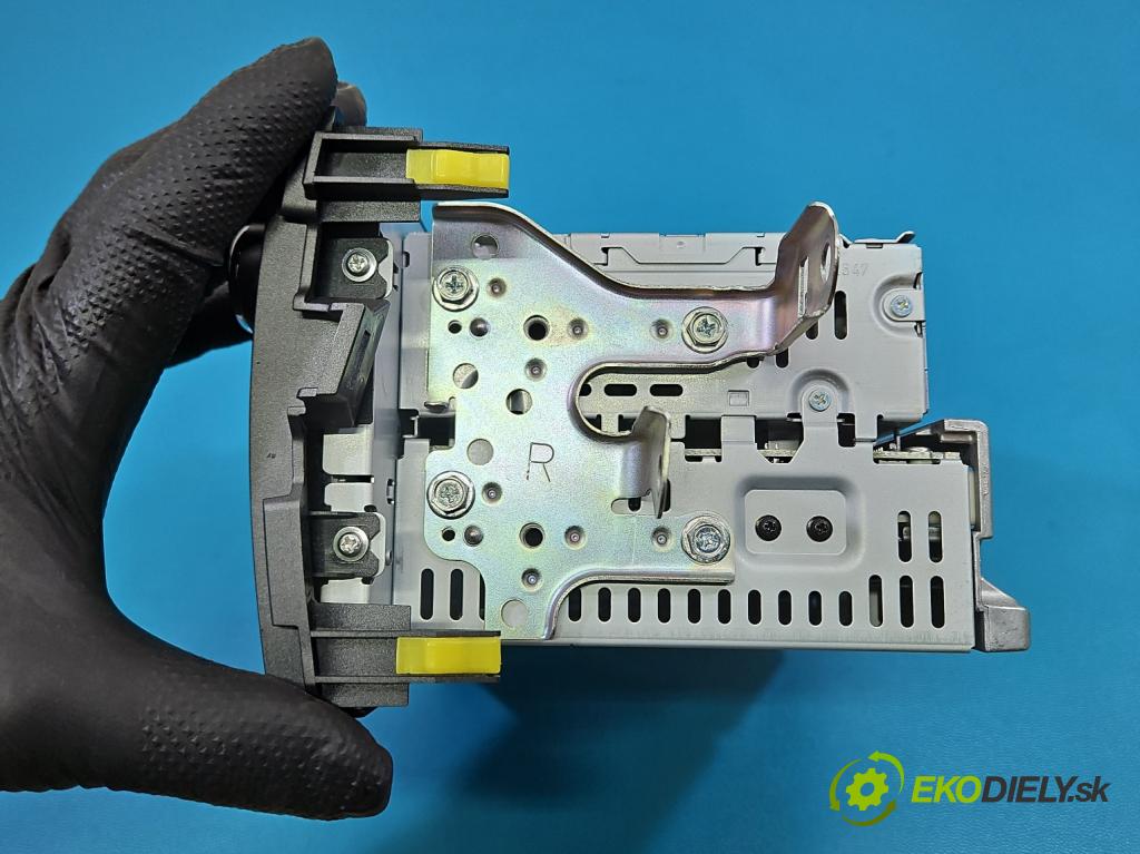 Toyota Corolla E15 2007-2014 1.6 vvti 132  HP manual 97 kW 1598 cm3 4- Radio originál 86120-02B80