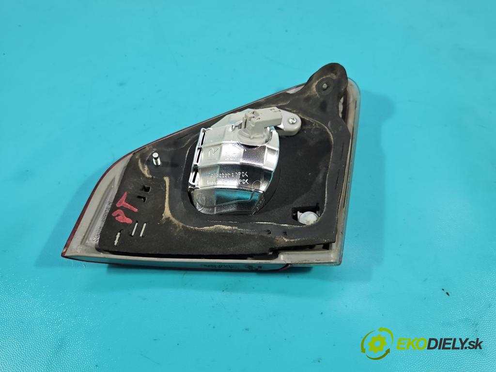 Toyota Corolla E15 2007-2014 1.6 vvti 132  HP manual 97 kW 1598 cm3 4- svetlo / reflektor zadné pravé  (Kľučka dverí ostatné)