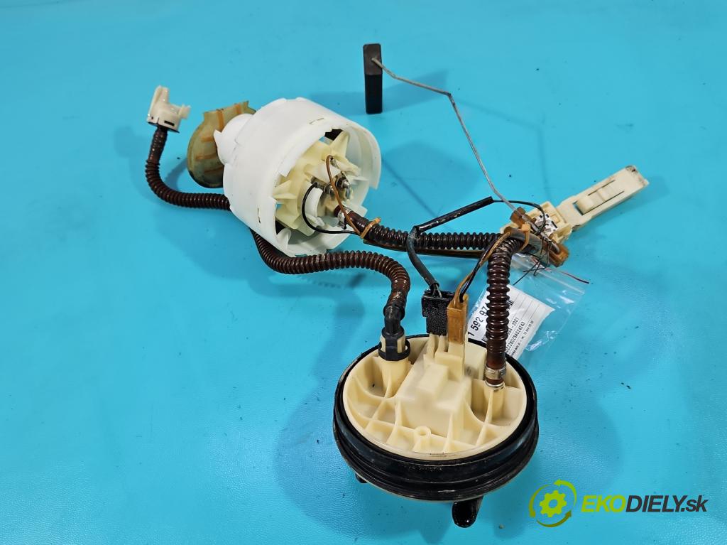 Audi A4 B5 1994-2001 1.6 8V 101 HP manual 74 kW 1595 cm3 4- čerpadlo palivo 8D0201319