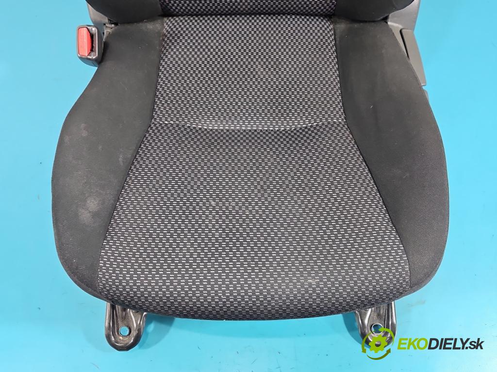 Toyota Corolla E15 2007-2014 1.6 vvti 132  HP manual 97 kW 1598 cm3 4- Sedačka ľavý  (Sedadlo)