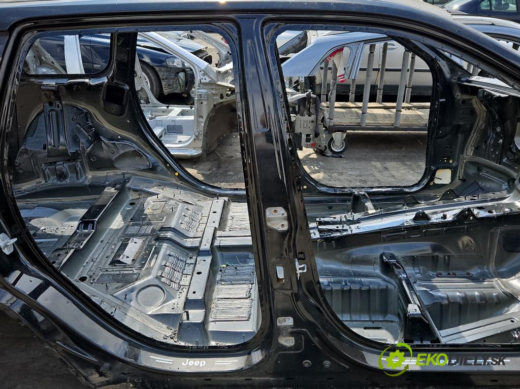 Jeep Grand Cherokee WK2 IV 2010-2021 3.0 CRD 250 HP automatic 184 kW 2987 cm3 5- Práh: pravý  (Karoséria ostatné)