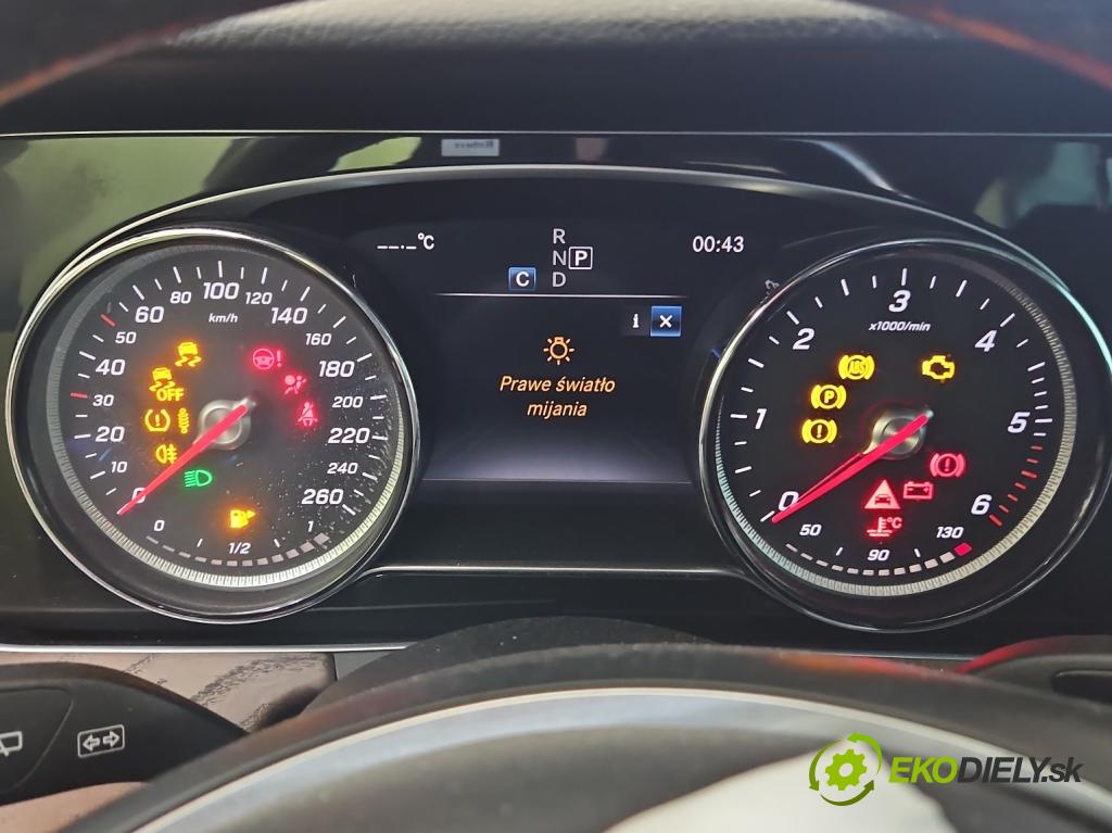 Mercedes E W213 2016-2023 2.0 cdi 654920 194KM automatic 143 kW 1950 cm3 5- Přístrojová deska A2139000922 (Přístrojová deska)