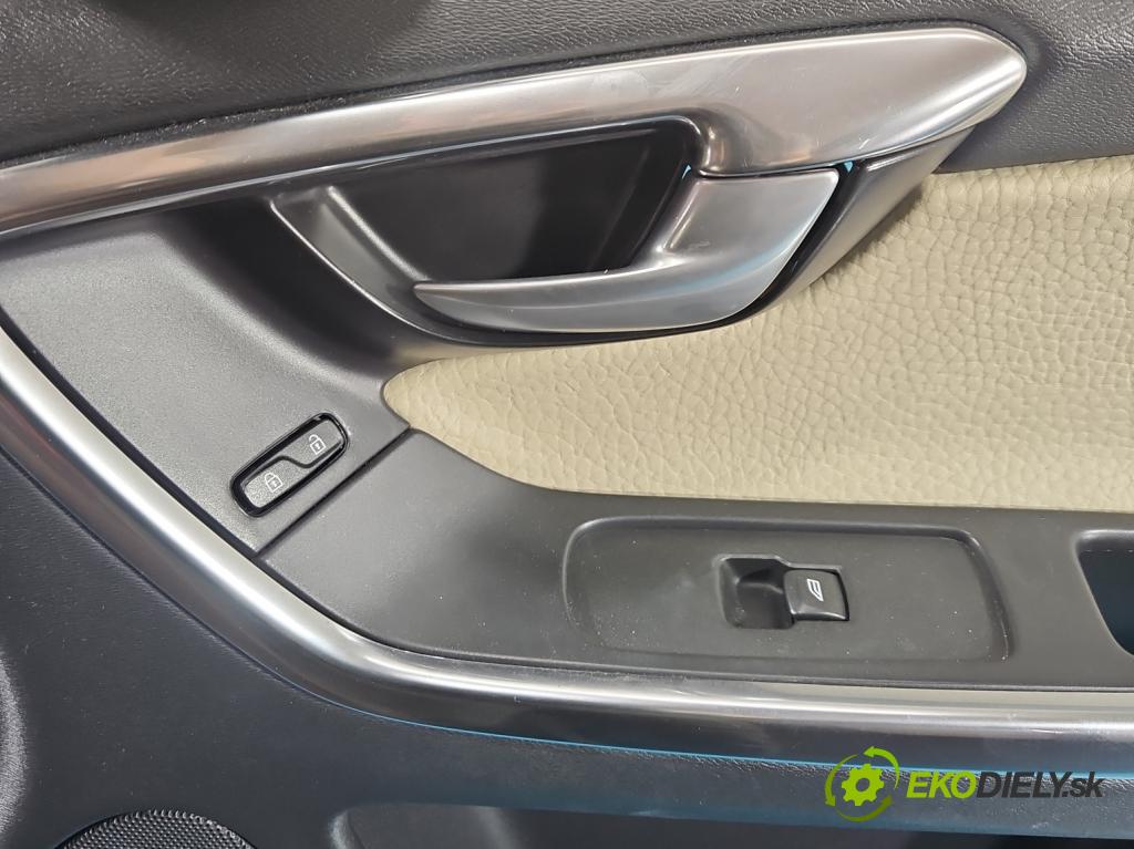 Volvo XC60 I 2008-2017 2.0d 163 HP manual 120 kW 1984 cm3 5- Čalounictví: dvere predné pravé 30766388