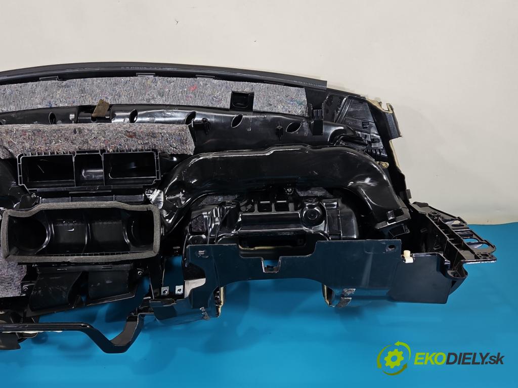 Volvo XC60 I 2008-2017 2.0d 163 HP manual 120 kW 1984 cm3 5- kokpit,pristrojová doska rozdeľovacia