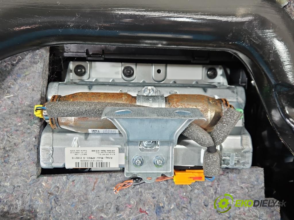 Volvo XC60 I 2008-2017 2.0d 163 HP manual 120 kW 1984 cm3 5- kokpit,pristrojová doska rozdeľovacia