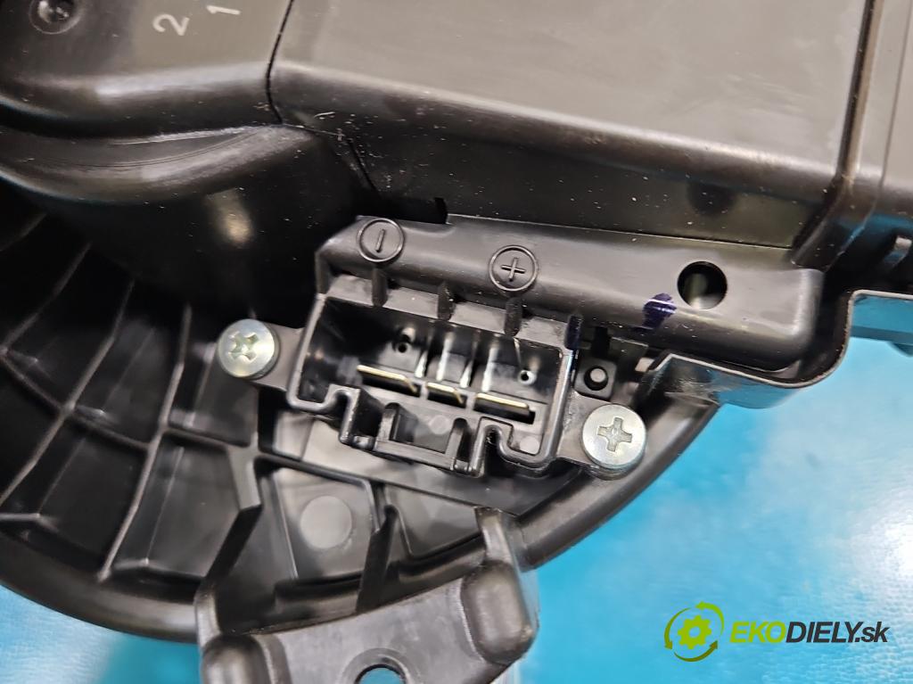 Toyota Corolla E15 2007-2014 1.6 vvti 132  HP manual 97 kW 1598 cm3 4- ventilátor vzduchu 272700-8083