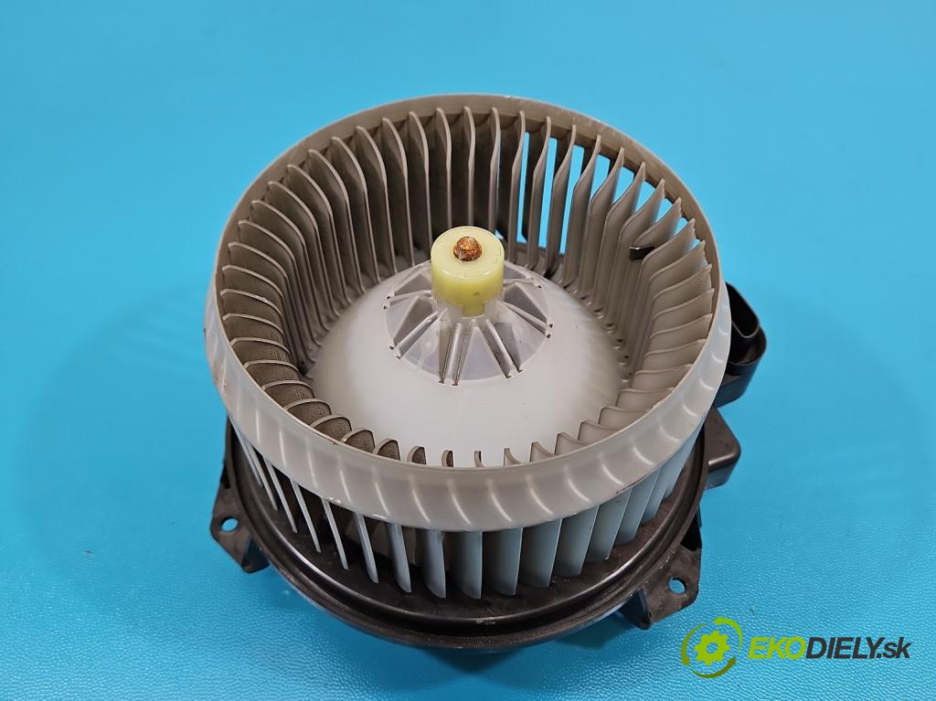 Toyota Corolla E15 2007-2014 1.6 vvti 132  HP manual 97 kW 1598 cm3 4- ventilátor vzduchu 272700-8083
