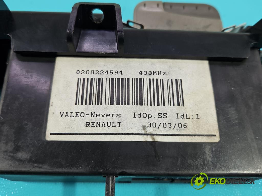 Renault Espace IV 2003-2014 2.2 dci 150 HP manual 110 kW 2188 cm3 5- Čitateľ: kárt 8200224594